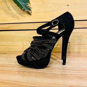 Forever 21 Black and Gold Studded Platform Heels 6.5